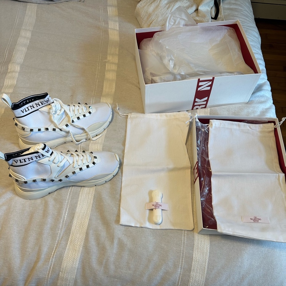 Valentino Garavani Men’s Sneaker white rhinestone